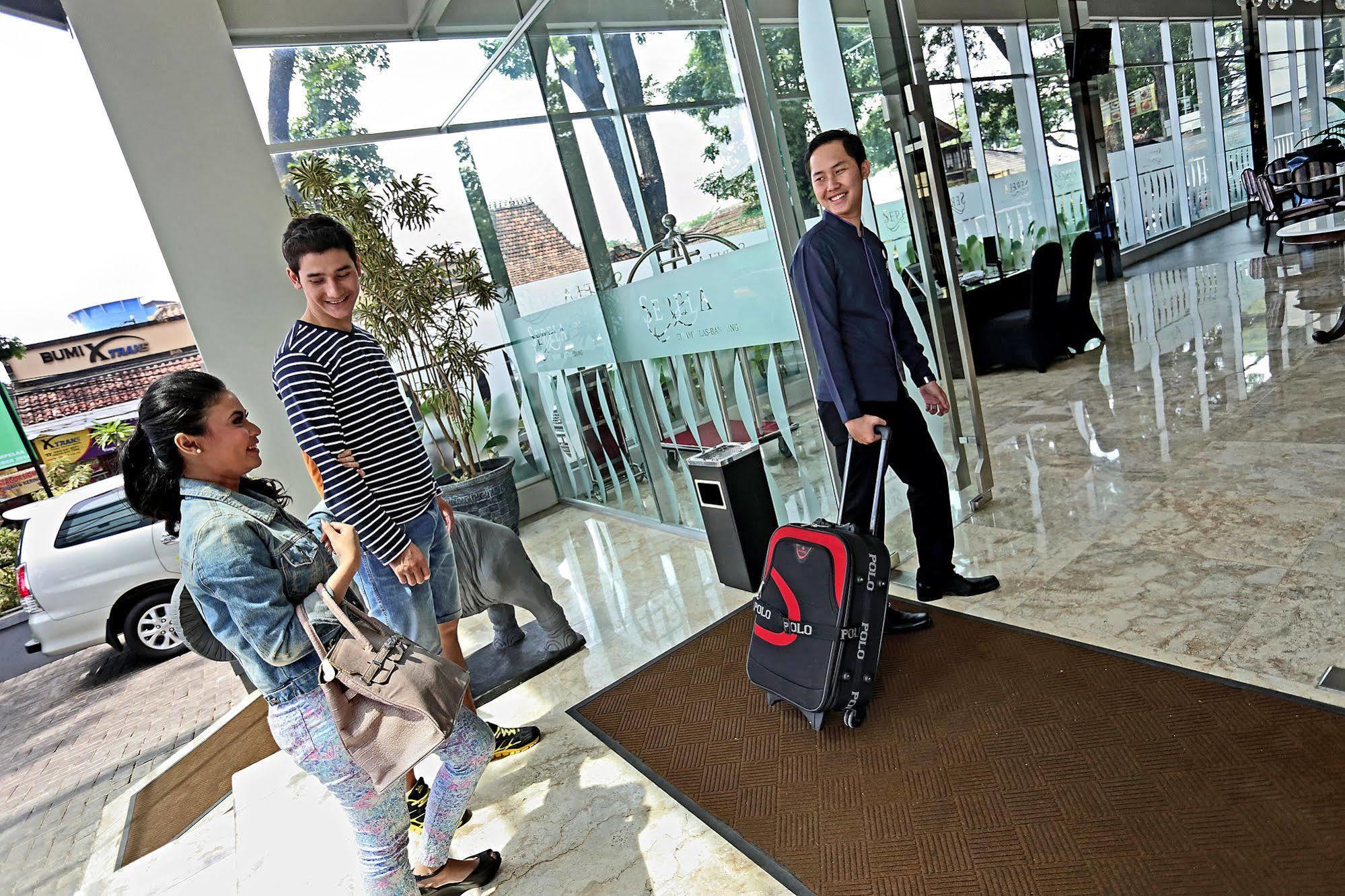 Serela Cihampelas By Kagum Hotels Bandung Exterior foto